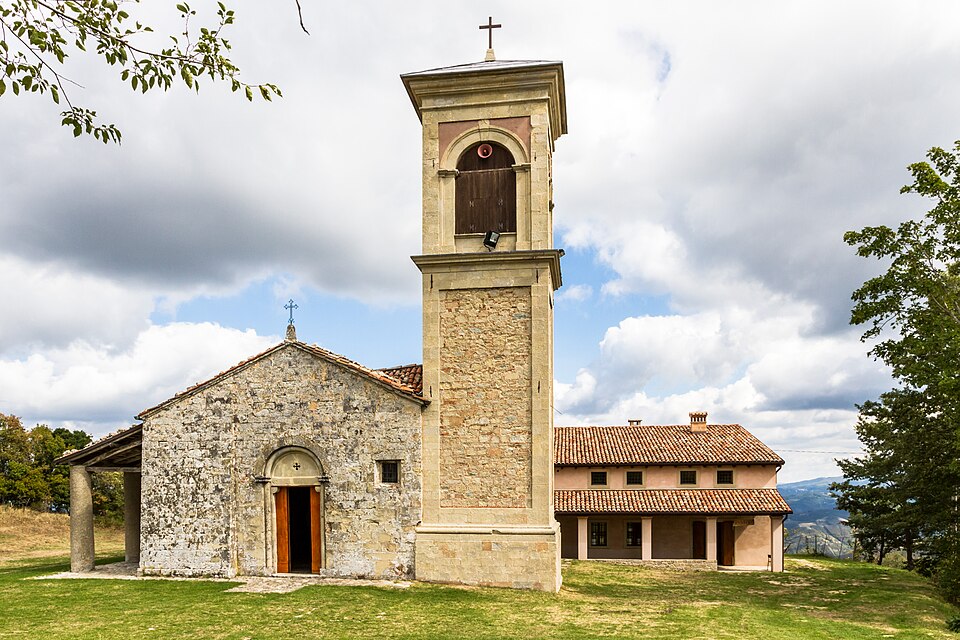 La vista dal santuario di Montovolo, frazione Campolo (Grizzana Morandi): per più di un secolo questo massiccio si trovò sulla linea di faglia fra il mondo bizantino e quello longobardo. Foto: Wikimedia Commons