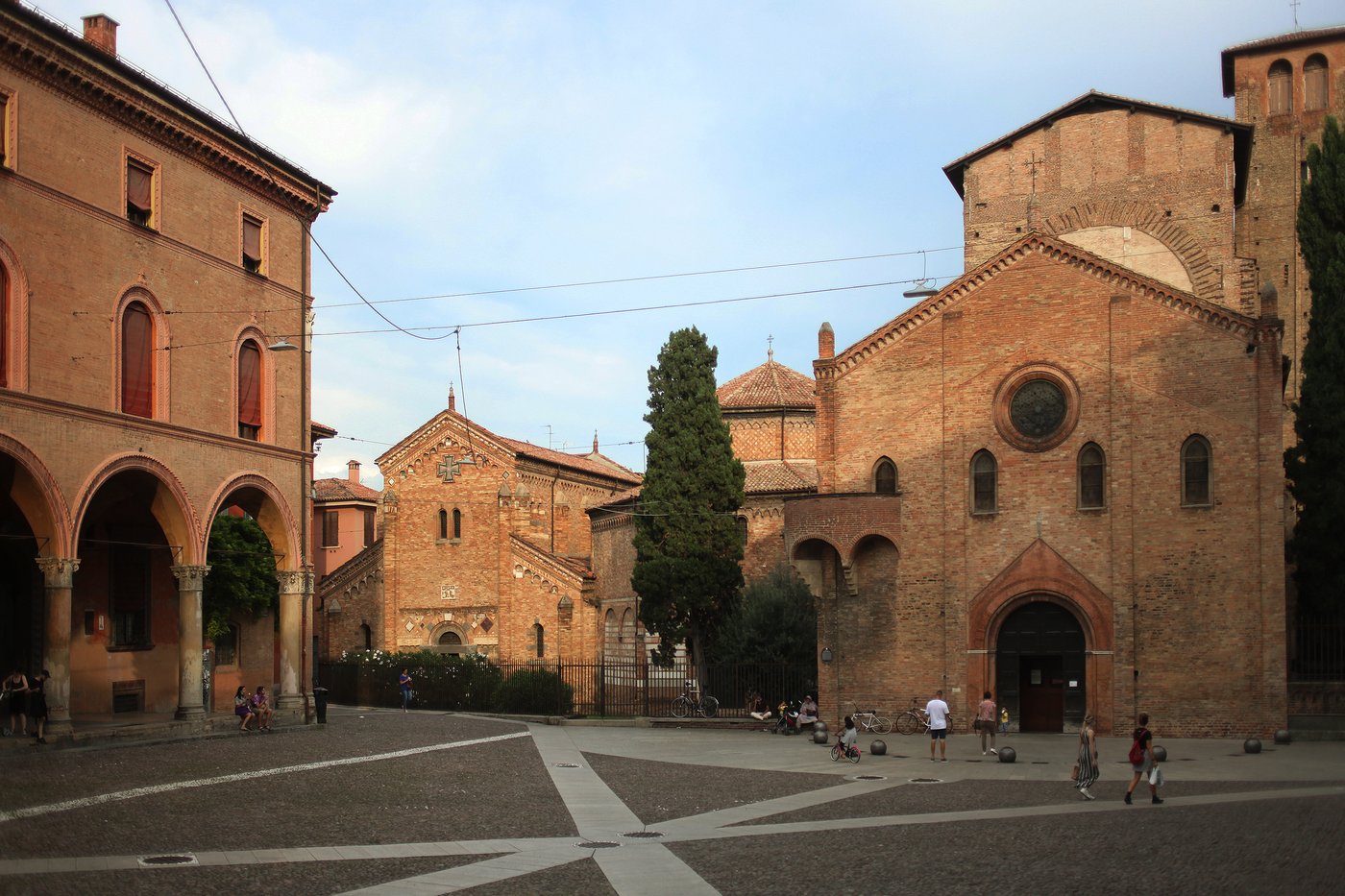Il complesso di Santo Stefano (&laquo;Sette Chiese&raquo;), la &laquo;Gerusalemme bolognese&raquo; di san Petronio &mdash; Bologna (foto: Wikimedia Commons, CC BY-SA)