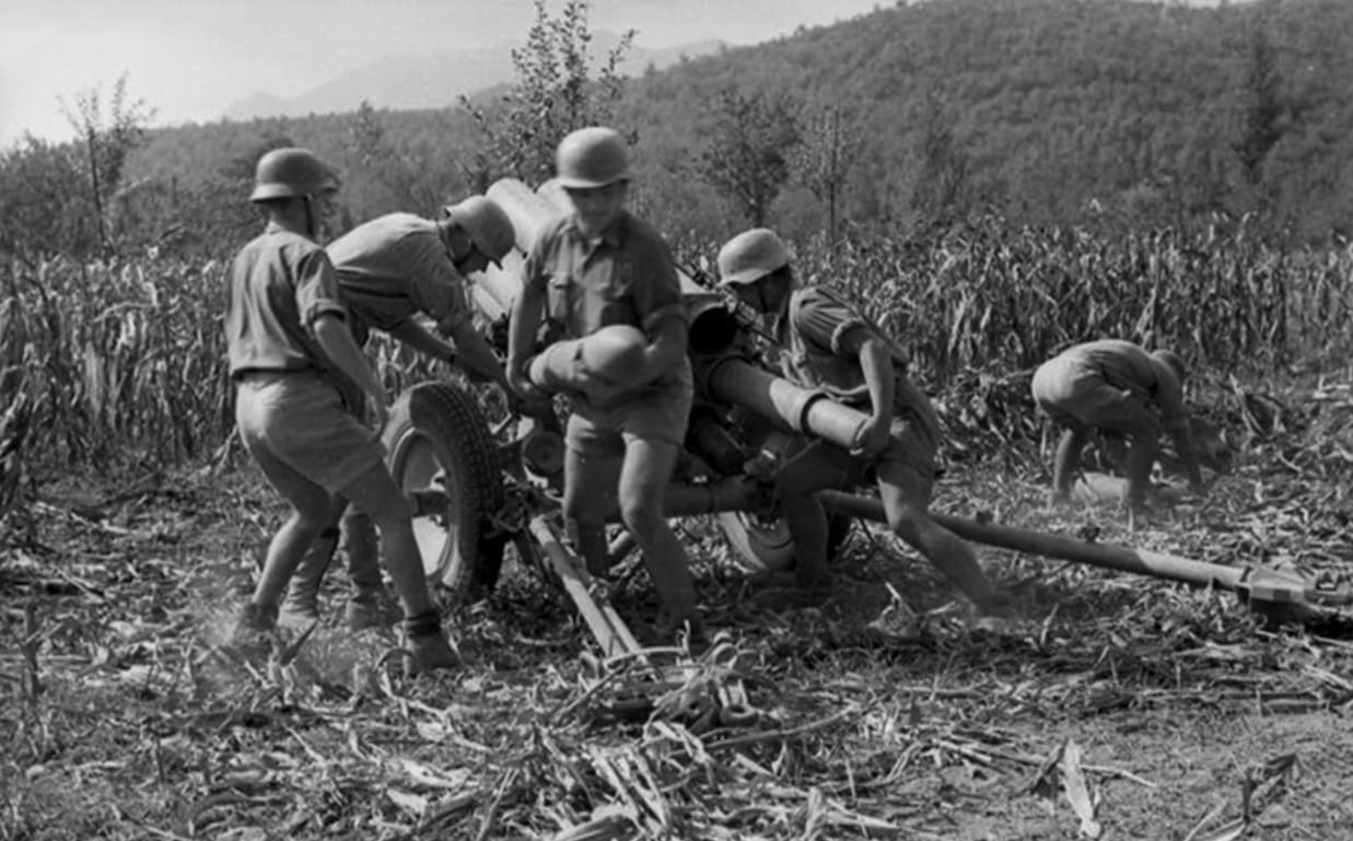 Artiglieria tedesca nei pressi del fronte appenninico